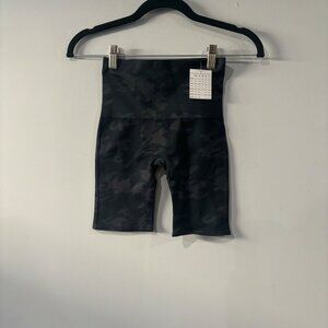 Spanx lamn Black Camo Shorts Size XS